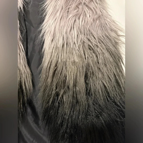 BKE black ombré faux fur vest size M - Picture 2 of 5